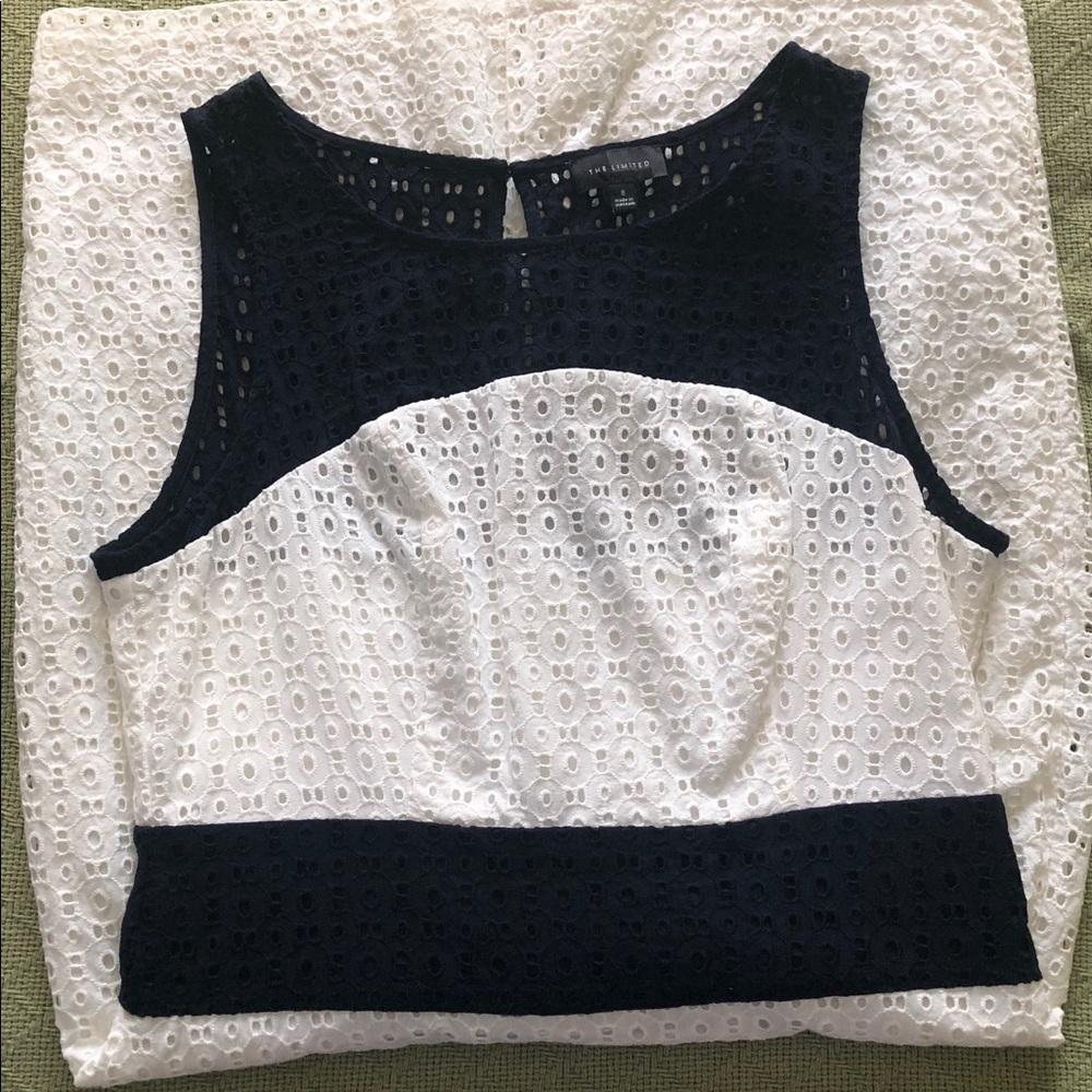 The Limited Size 8 white & navy color block fitted dress w keyhole pattern